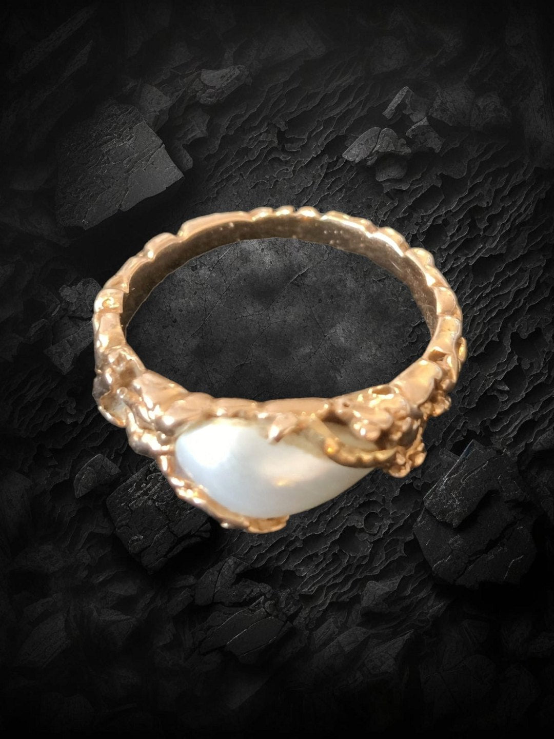 Aage Weimar 14 carat gold ring with beautiful natural pearl inlaid