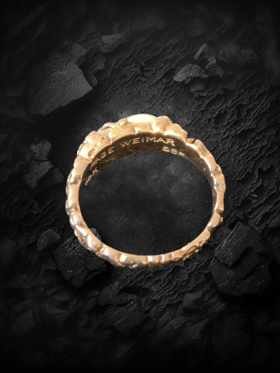Aage Weimar 14 carat gold ring with beautiful natural pearl inlaid