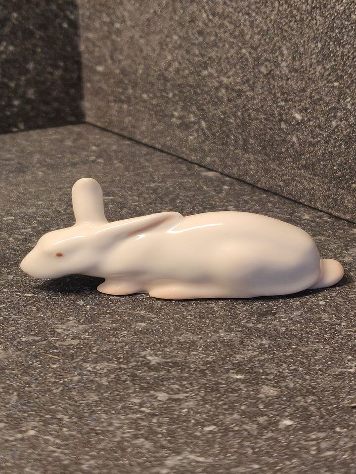 Bing & Grondahl miniature figurine: little rabbit no. 1874
