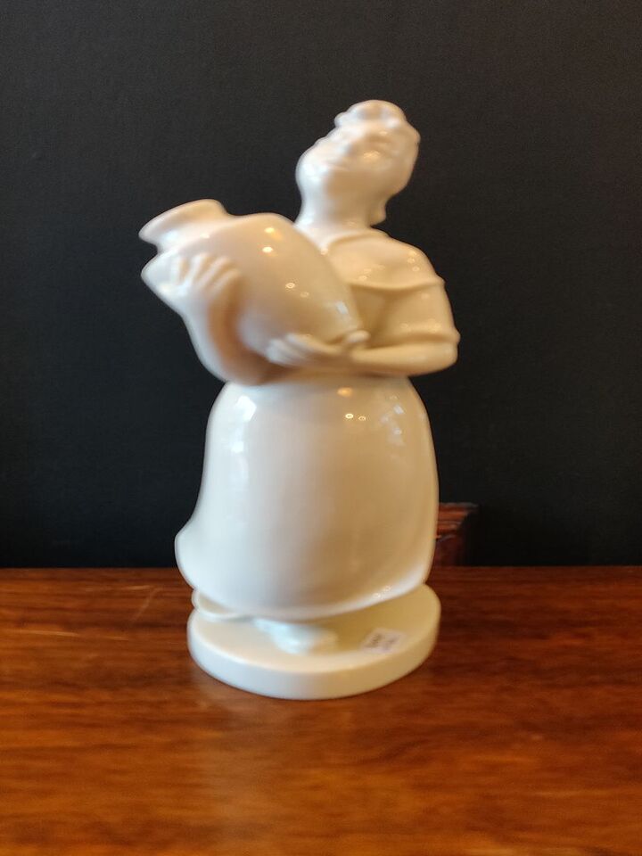Bode Willumsen for Royal Copenhagen 4093 Woman with jar 20.5 cm