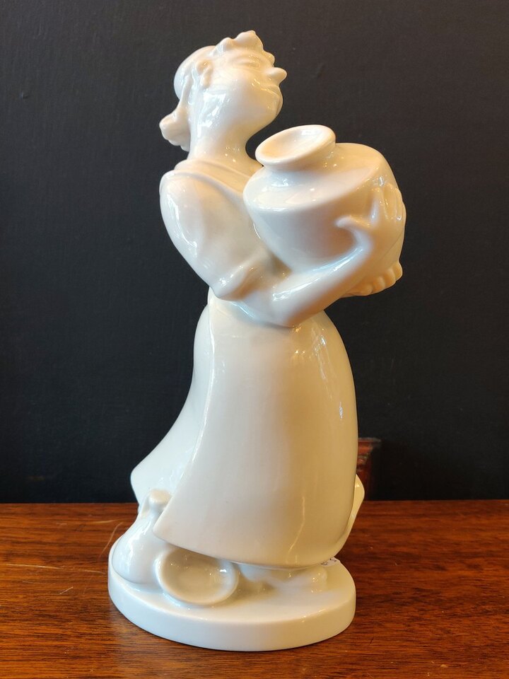 Bode Willumsen for Royal Copenhagen 4093 Woman with jar 20.5 cm