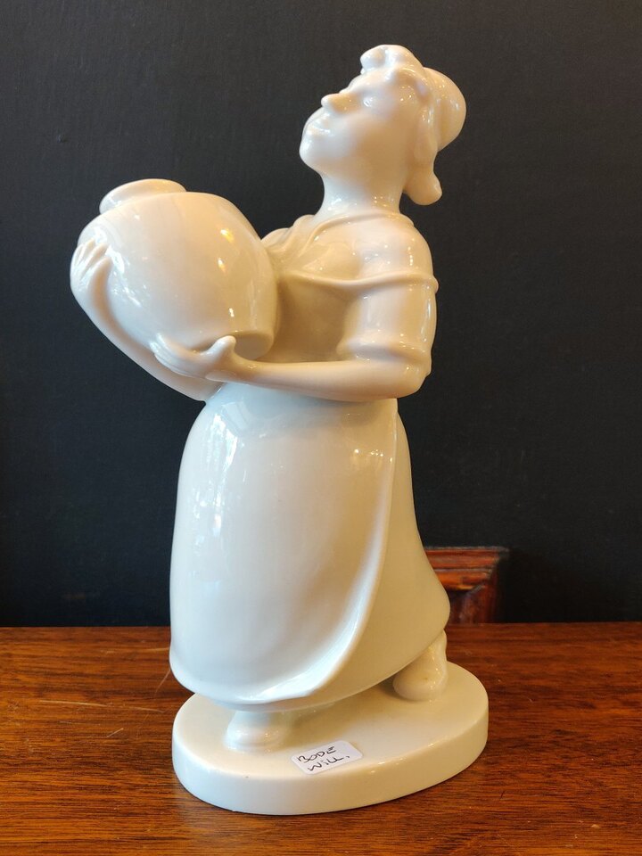 Bode Willumsen for Royal Copenhagen 4093 Woman with jar 20.5 cm