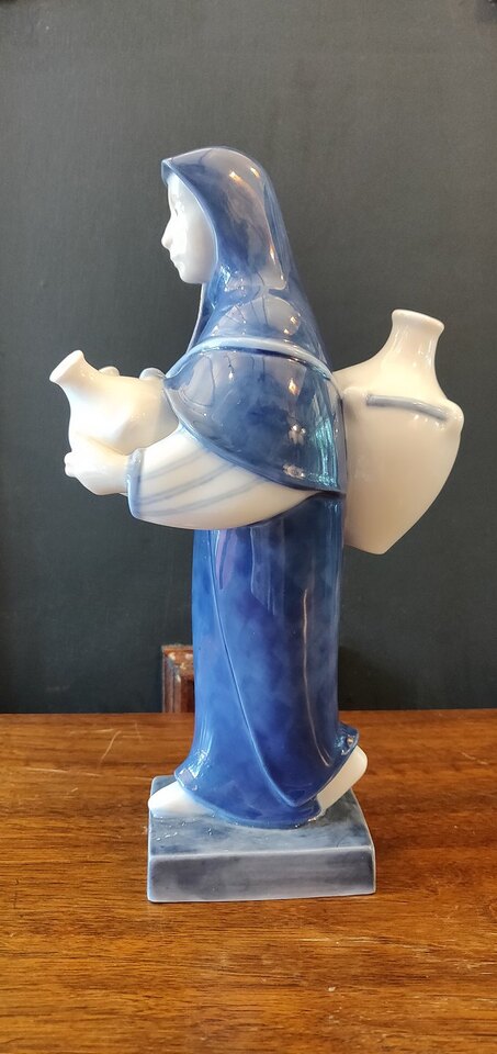 Johannes Hedegård's oriental woman with jars for Royal Copenhagen 22cm. no. 4357