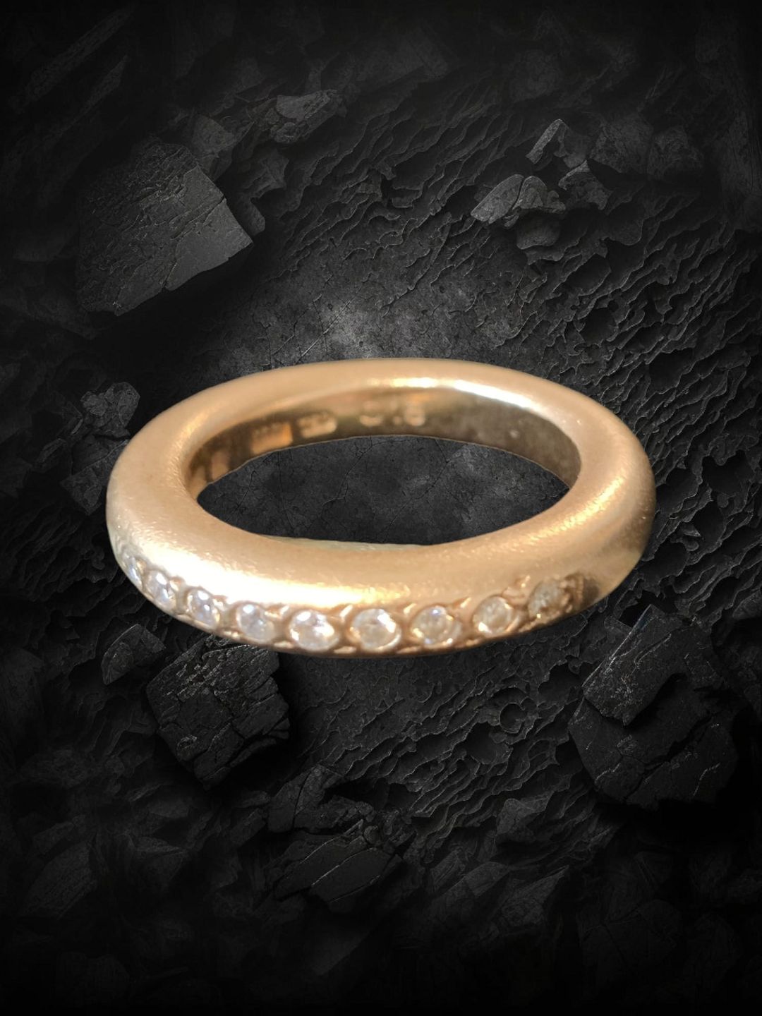 Margit Engell Collection 18 karat (750) gold ring with 9 brilliants (0.18c)