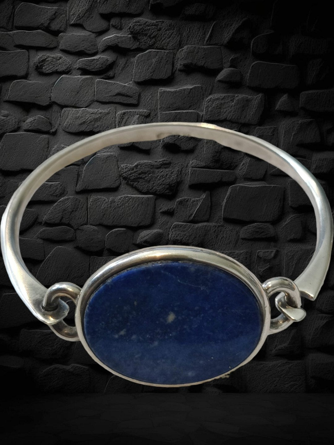 N.E. From armring med lapis lazuli sten.