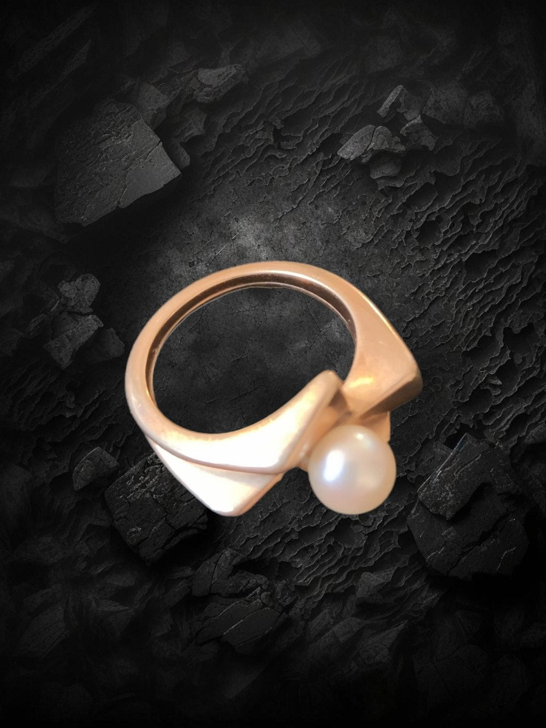 Ole Lyngaard 14 karat (585) gold ring with natural pearl.