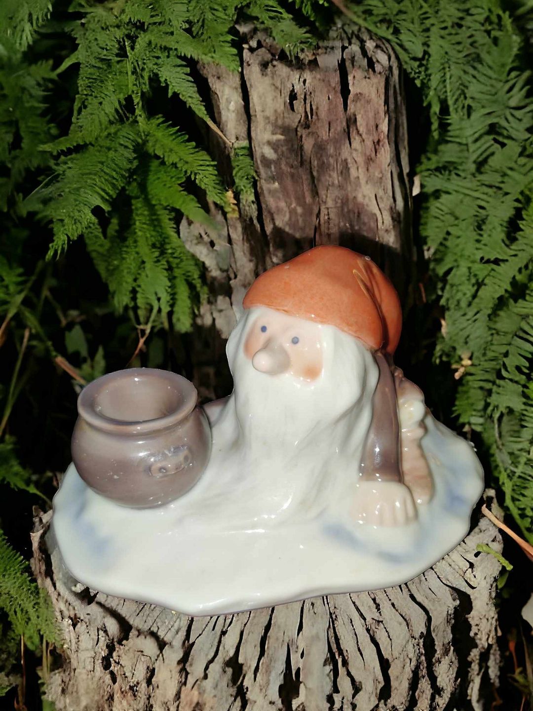 Royal Copenhagen Figurine of Santa Claus. Designed by Harald Wiberg. No 374. Measures 13.5 cm