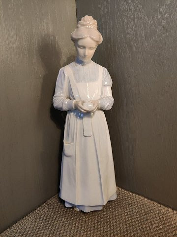 Meget sjælden og 31 cm høj Røde kors sygeplejerske figur fra Bing og grøndahl