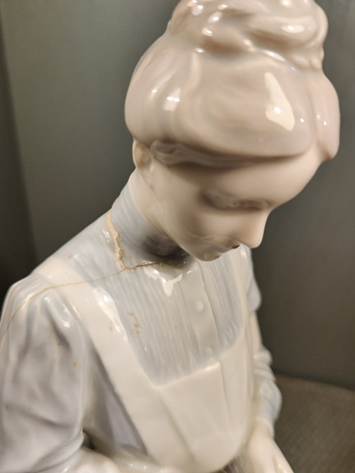 Very rare and 31 cm tall Red Cross nurse figurine from Bing and Grøndahl