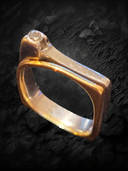 Ole Lynggaard ring in 18 karat gold with brilliant.